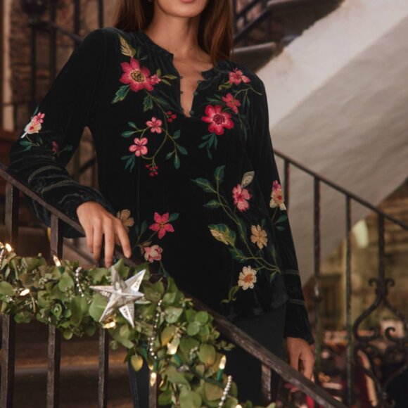 Johnny Was Rhoda Velvet Estate Floral Embroidered Blouse Black M NWT $350 - Picture 6 of 6